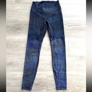 Lululemon wunder under size 6.